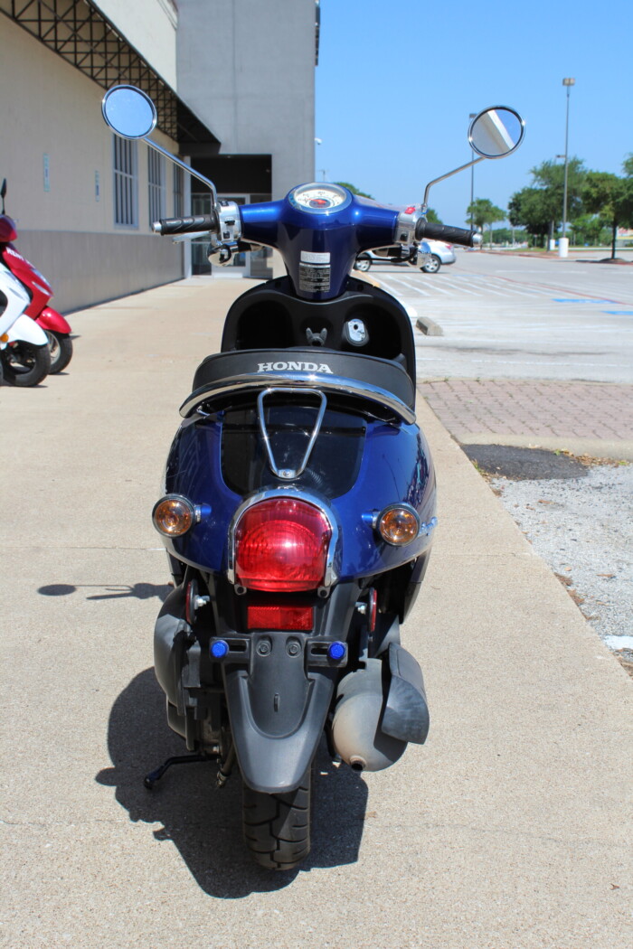 Used: 2015 Blue Honda Metropolitan – Scoots