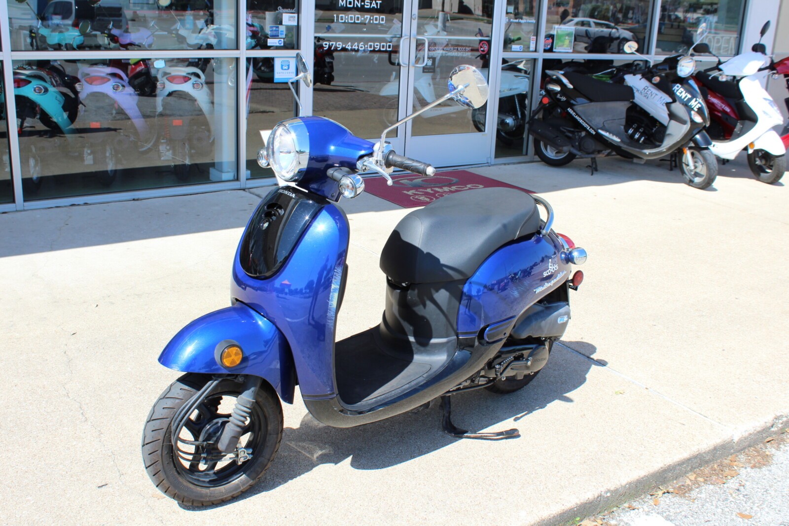 Used: 2015 Blue Honda Metropolitan – Scoots